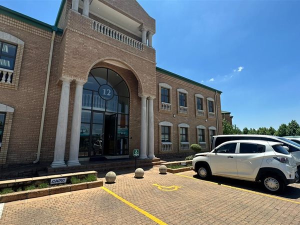 30  m² Commercial space in Highveld