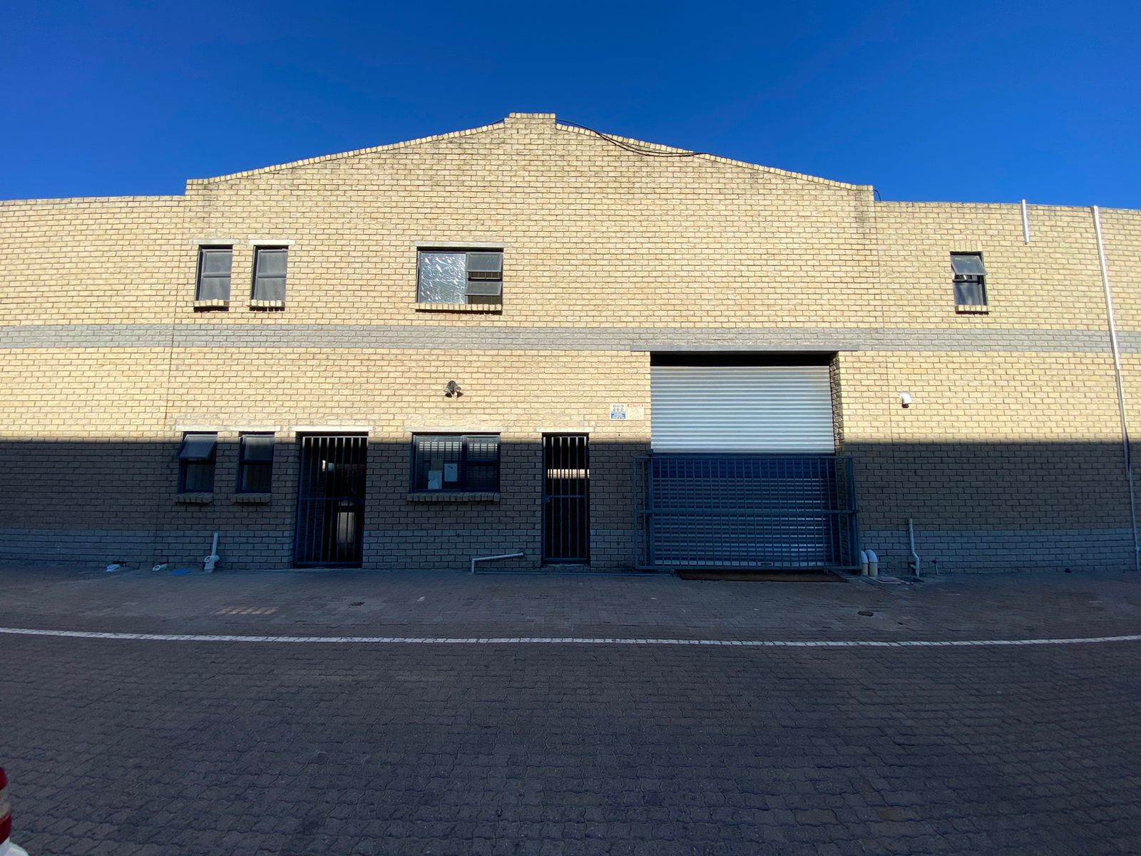 120  m² Industrial space in Somerset West Business Park photo number 1