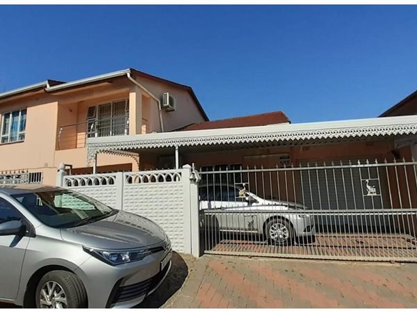 5 Bed House in Palmview