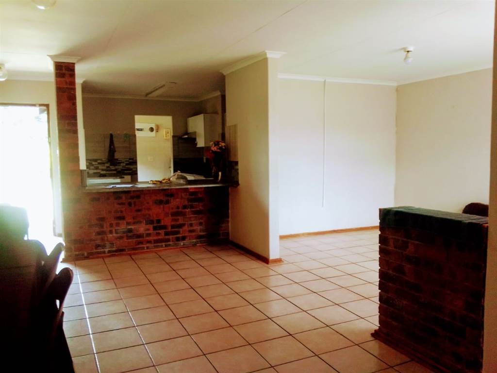 3 Bed House in Randpoort photo number 10