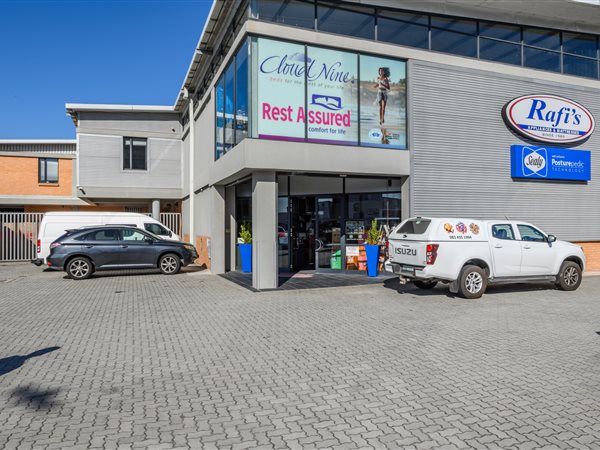 1 313  m² Retail Space