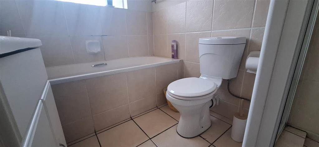 2 Bed Apartment in Rynfield AH photo number 9