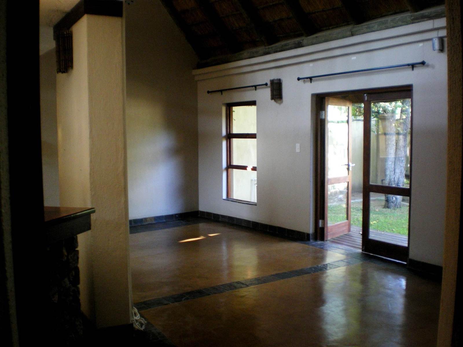 2 Bed Apartment in Phalaborwa photo number 5