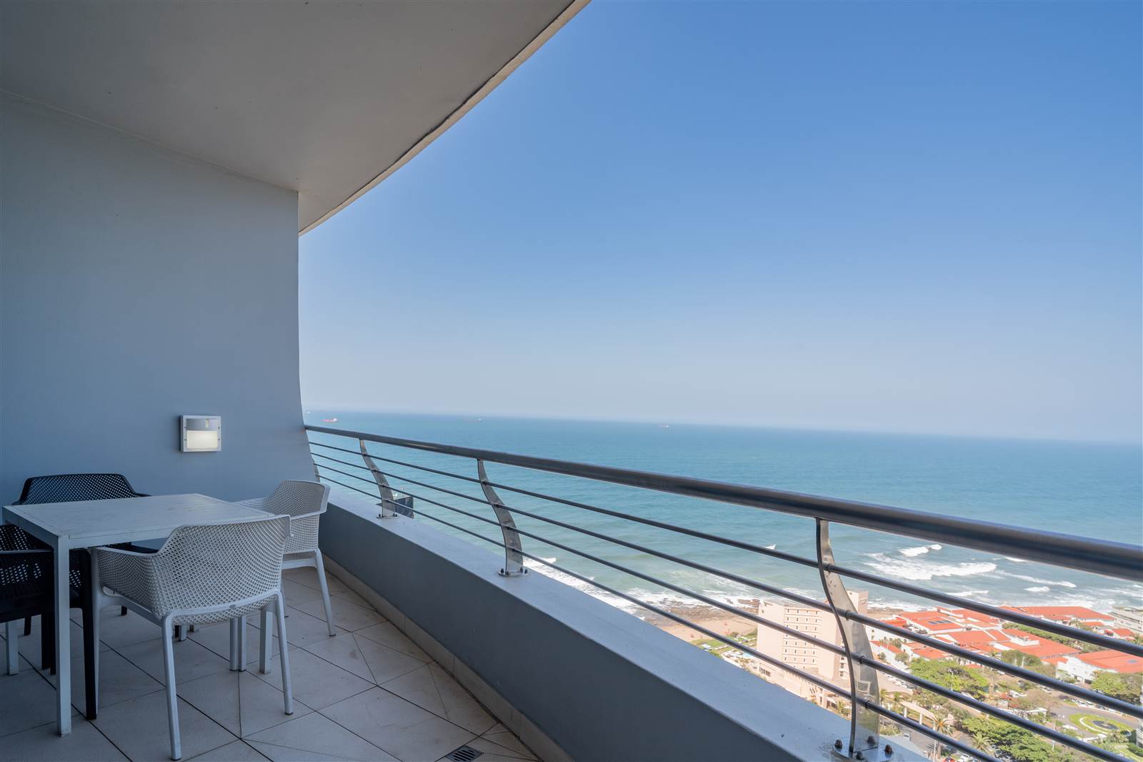 2 Bed Apartment in Umhlanga Rocks photo number 1