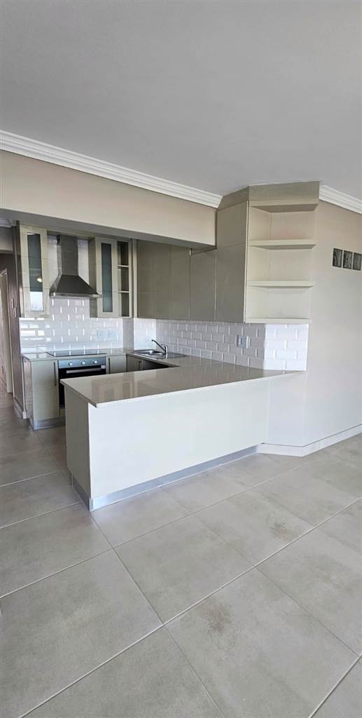 2 Bed Apartment in Bloubergstrand photo number 2