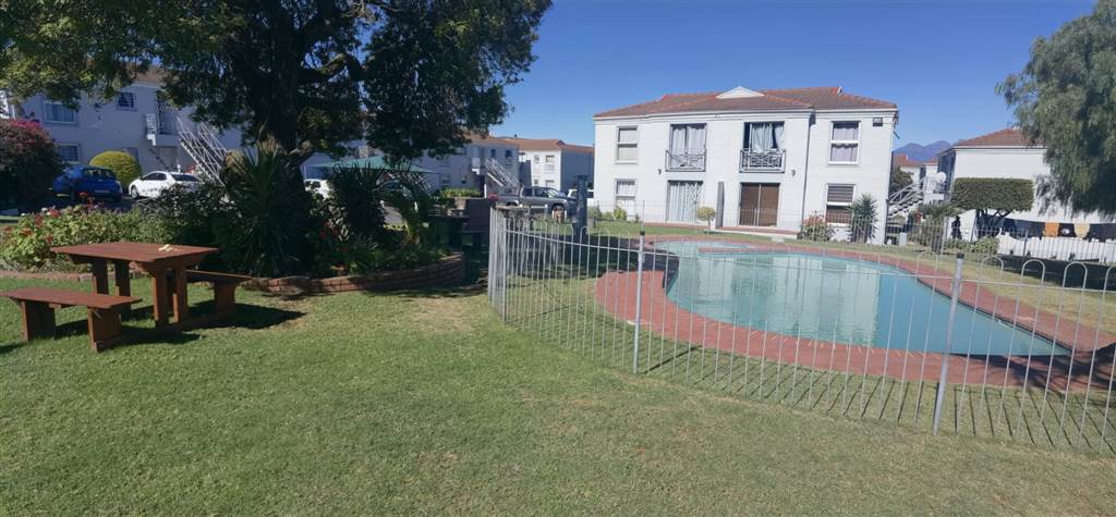 1 Bed Apartment in Vredekloof photo number 17