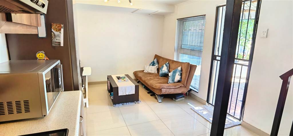 1 Bed Apartment in Vredekloof photo number 5