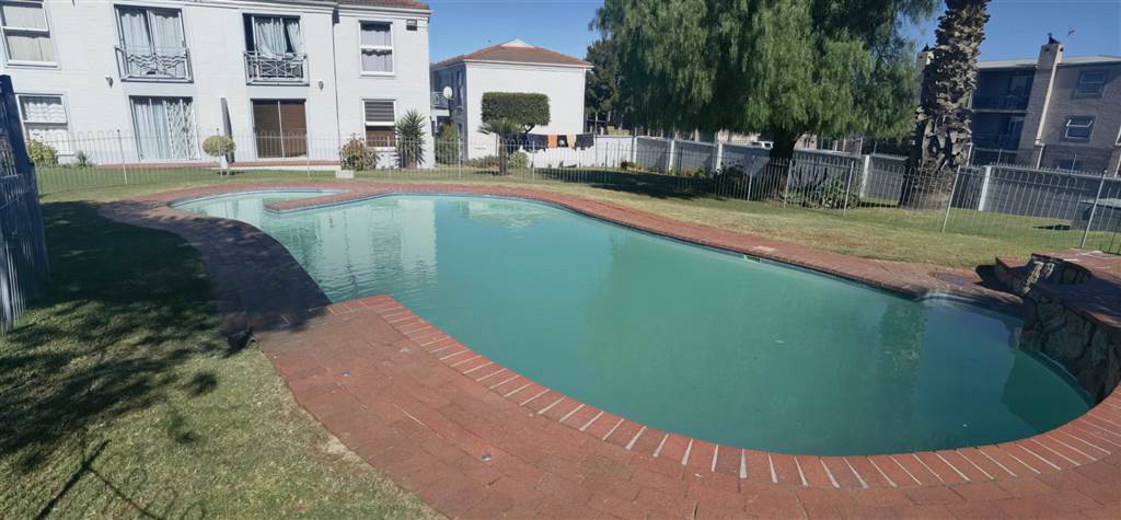 1 Bed Apartment in Vredekloof photo number 14