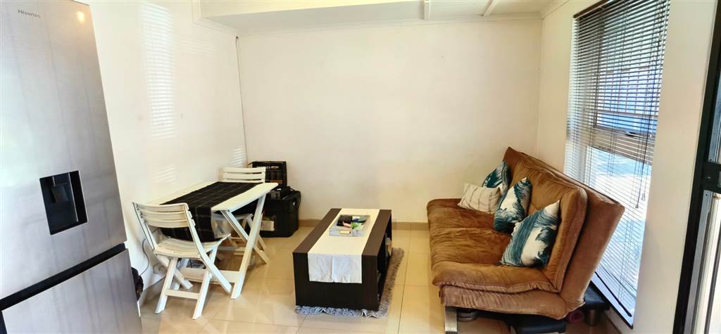 1 Bed Apartment in Vredekloof photo number 6