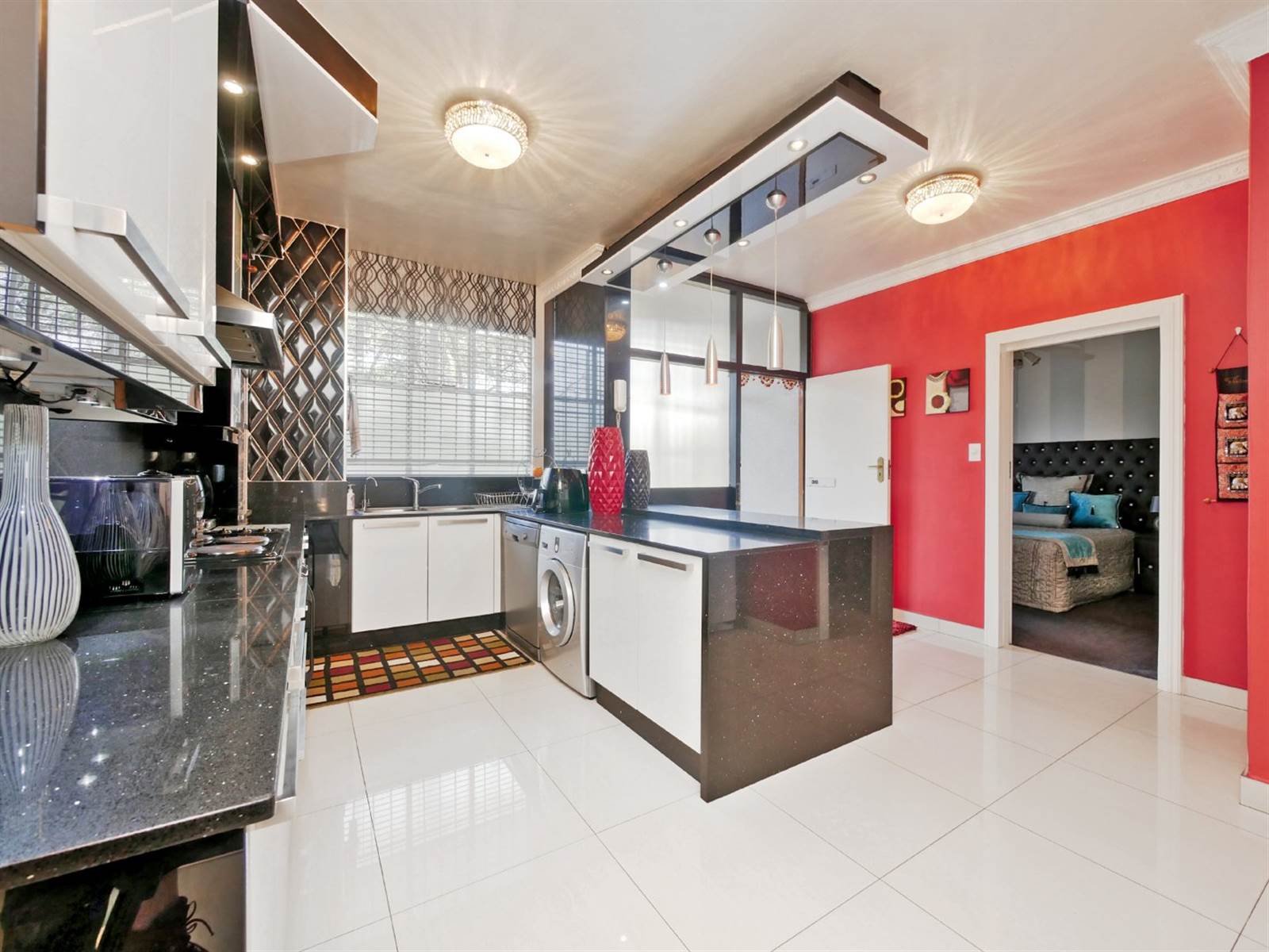 3 Bed Flat in Parktown photo number 9