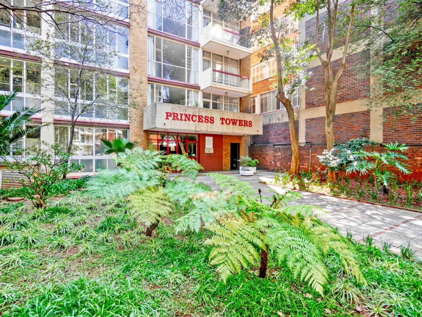 3 Bed Flat in Parktown photo number 1