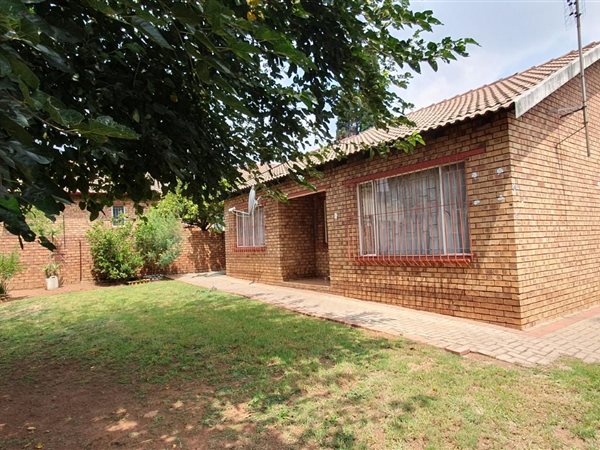 2 Bed Townhouse in Witbank Central