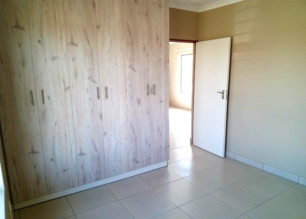 2 Bed House in Bloemfontein photo number 4