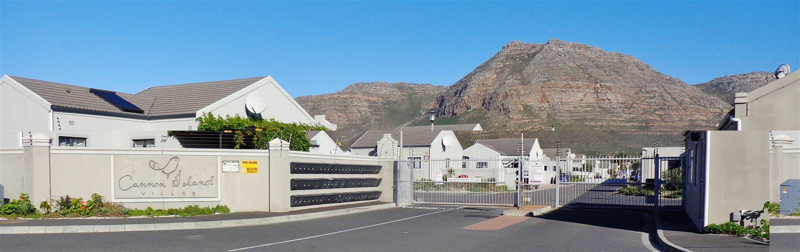 2 Bed House in Muizenberg photo number 12