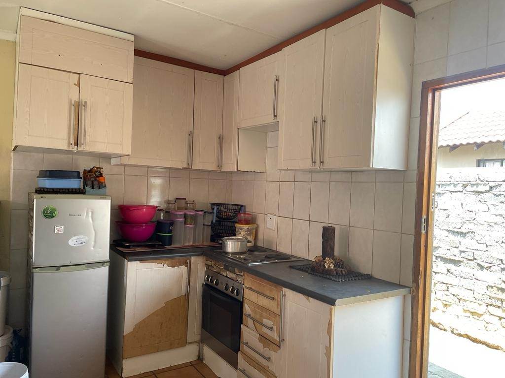 3 Bed House in Boitekong photo number 3