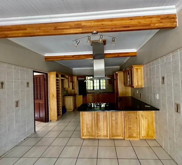 4 Bed House in Sonheuwel photo number 3
