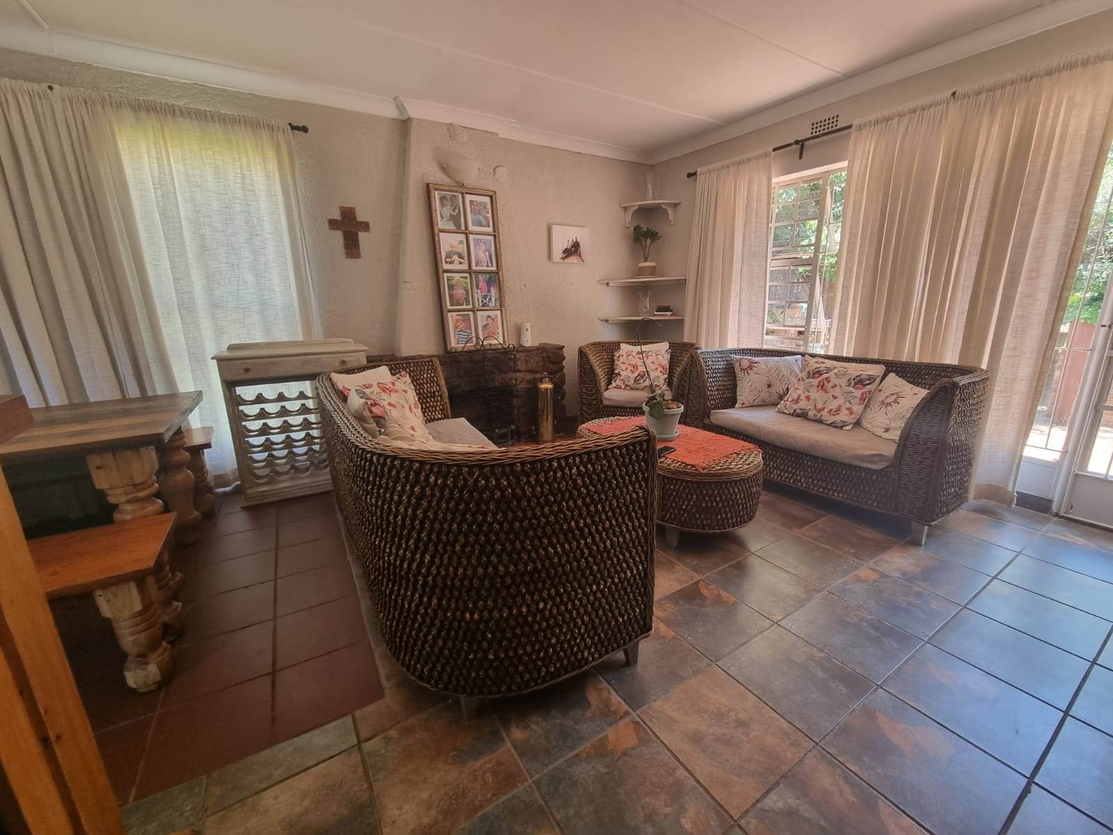 4 Bed House in Parktown Estate photo number 4