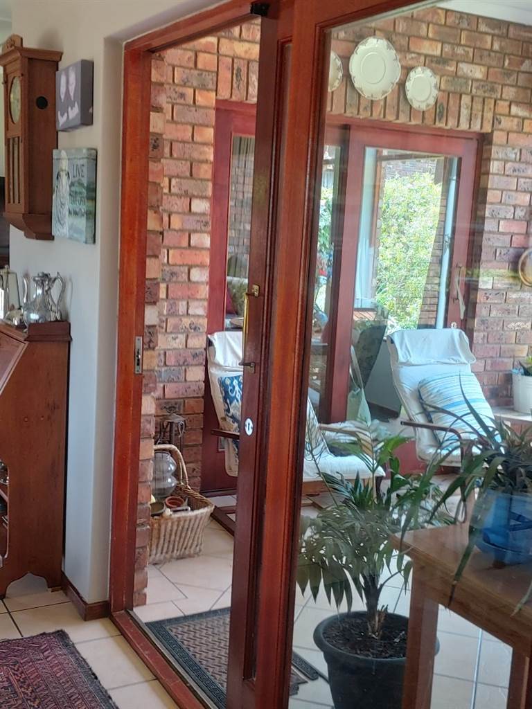 2 Bed Townhouse in Bergsig photo number 13