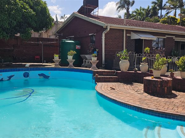 6 Bed House in Queensburgh Central