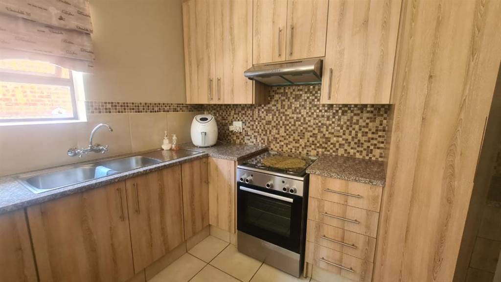 2 Bed House in Trichardt photo number 7