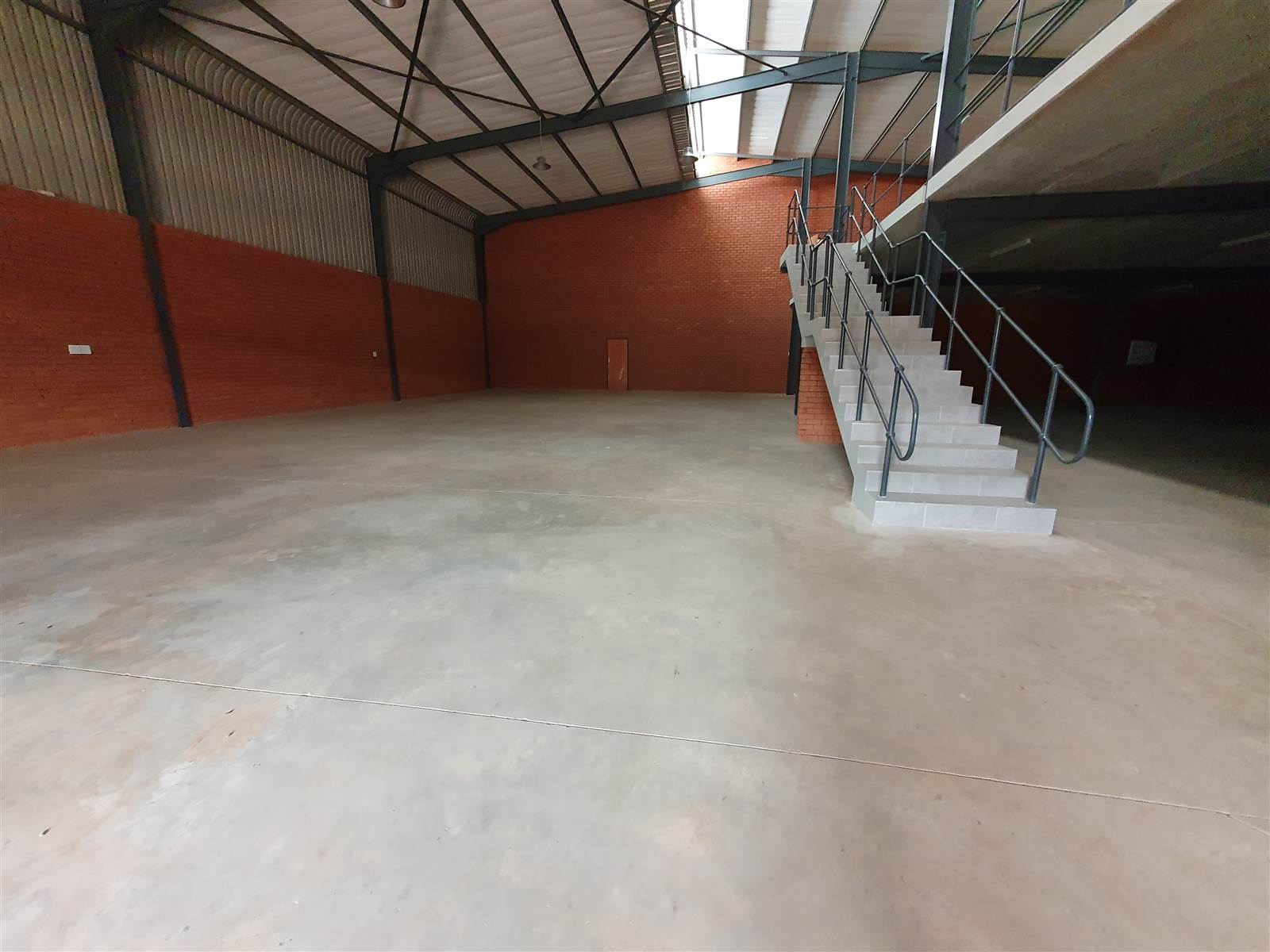 1303  m² Industrial space in Aeroton photo number 8