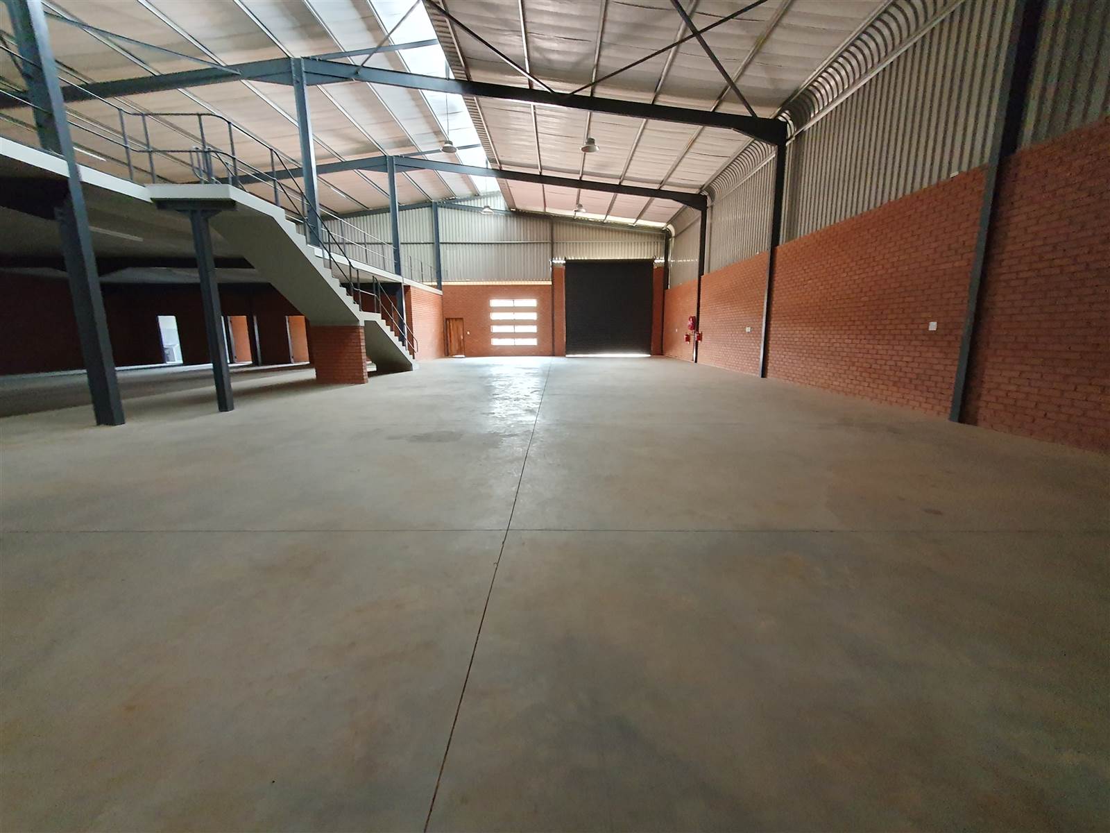 1303  m² Industrial space in Aeroton photo number 5