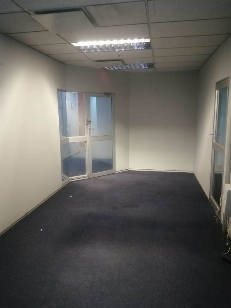 154  m² Commercial space in Durban CBD photo number 3