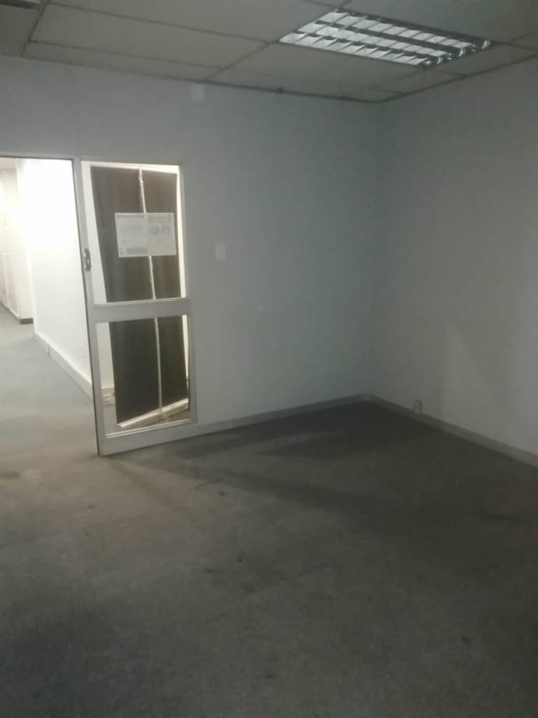 154  m² Commercial space in Durban CBD photo number 13
