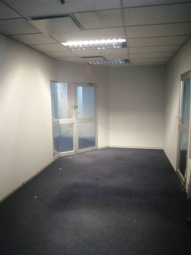 154  m² Commercial space in Durban CBD photo number 2