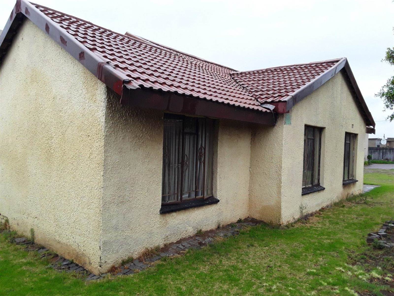 3 Bed House in Naledi photo number 2