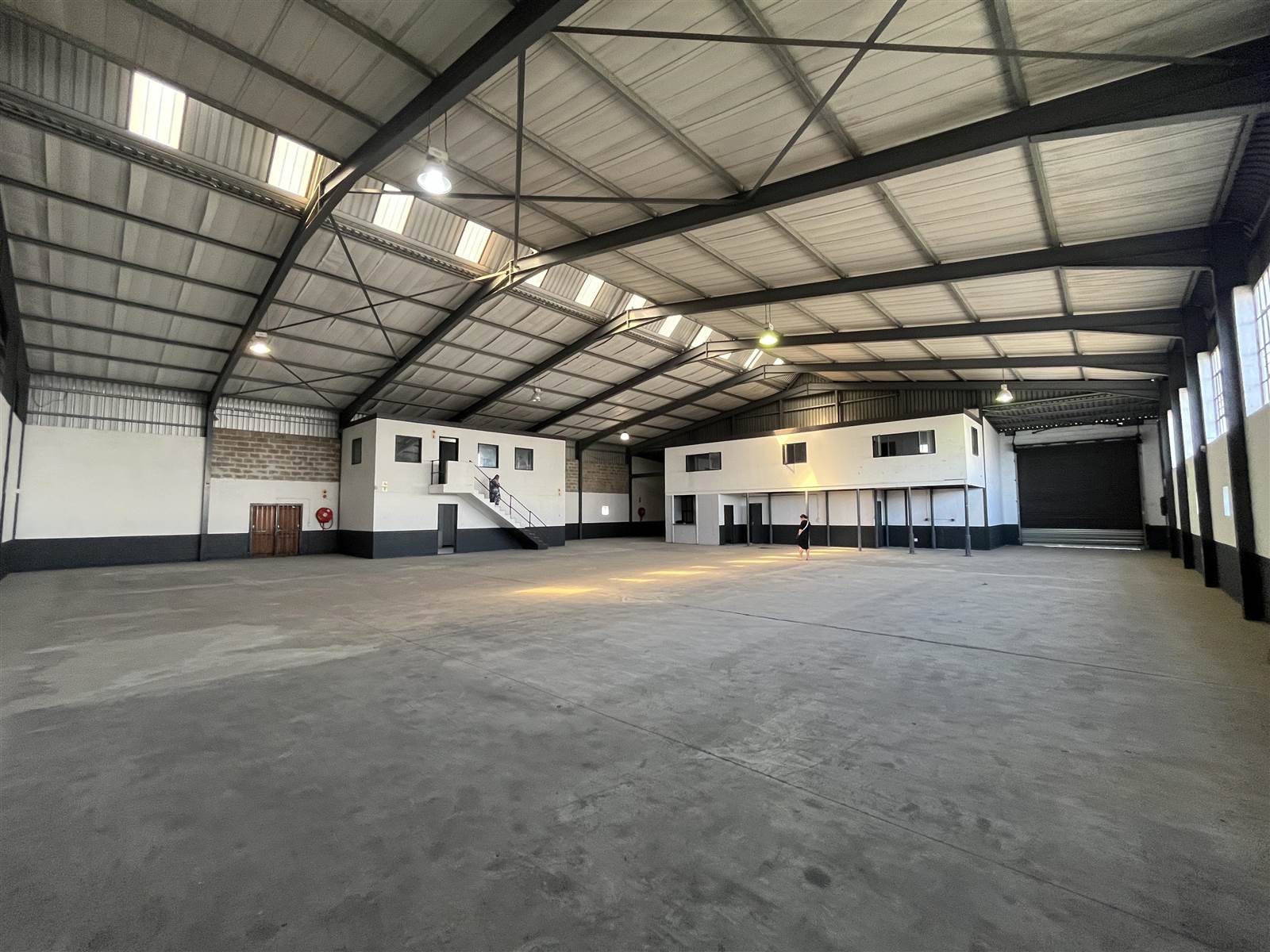 1104  m² Industrial space in Airport Industria photo number 3