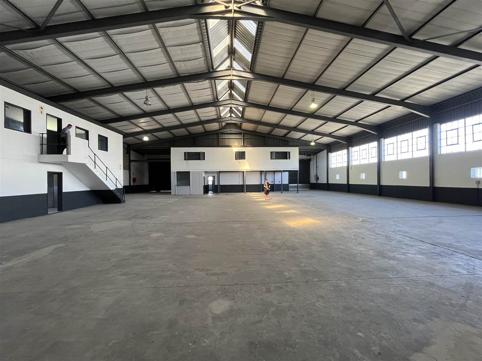 1104  m² Industrial space in Airport Industria photo number 1