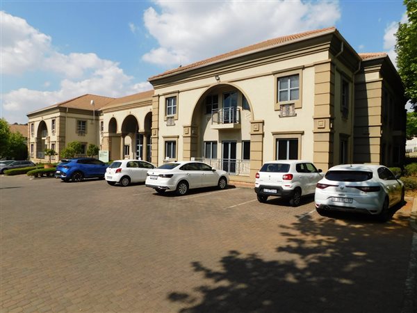 191  m² Commercial space in Hyde Park