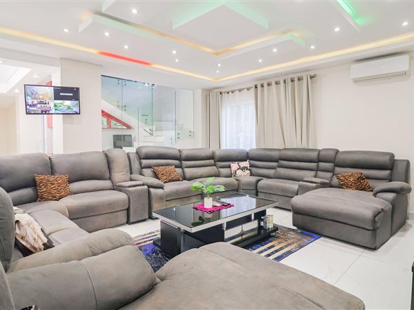 5 Bedroom House 5 Bedroom House