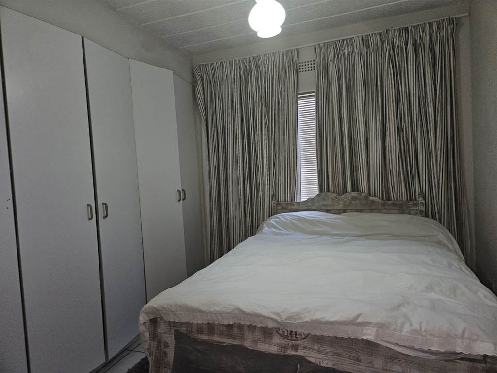 3 Bed Apartment in Edenglen photo number 6