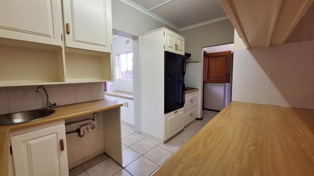 3 Bed Townhouse in Robertson photo number 5