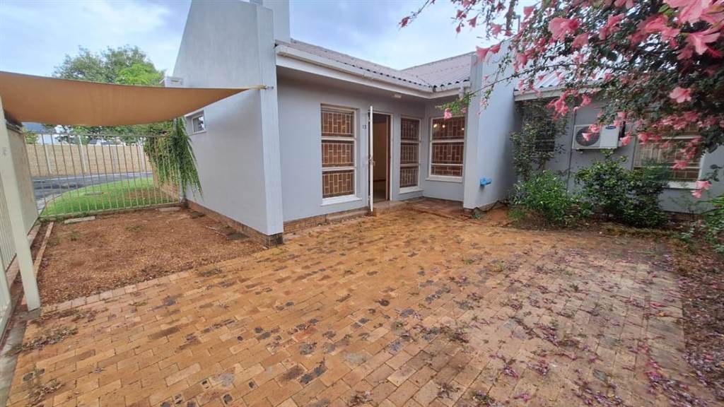 3 Bed Townhouse in Robertson photo number 16