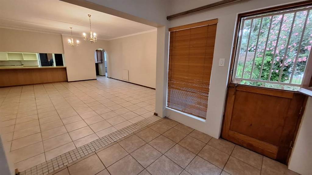 3 Bed Townhouse in Robertson photo number 8