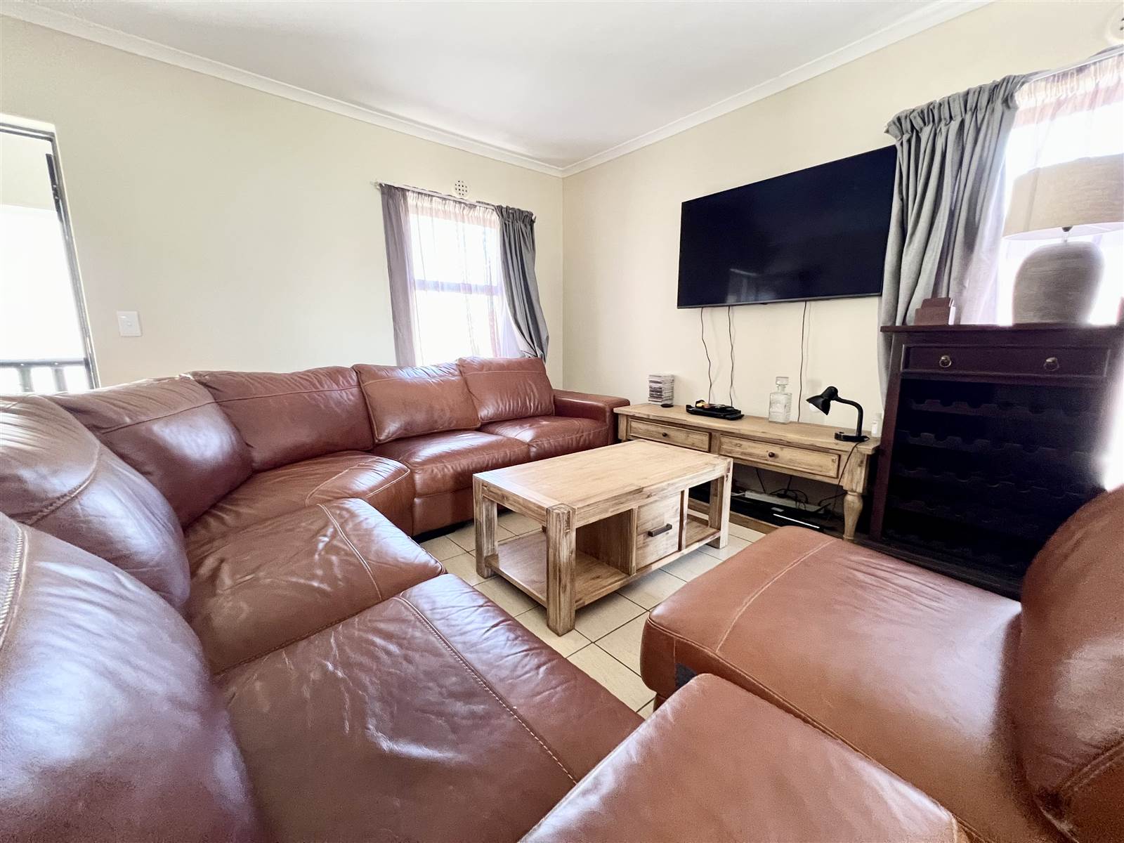 2 Bed Apartment in Parklands East photo number 2