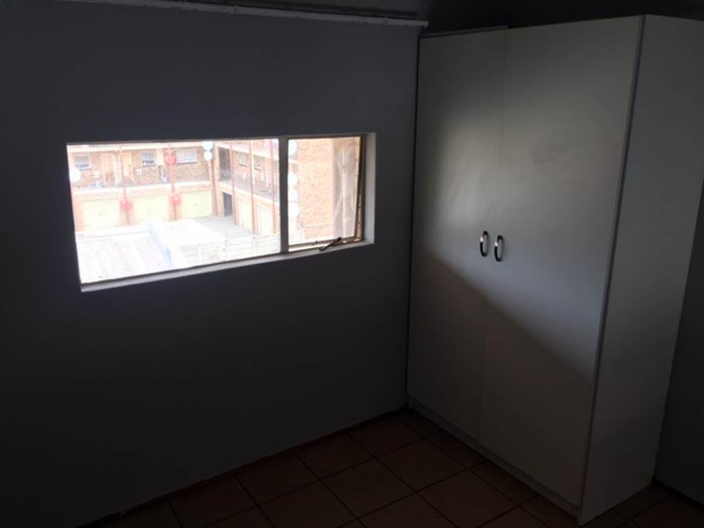 1 Bed Apartment in Kempton Park Central photo number 11