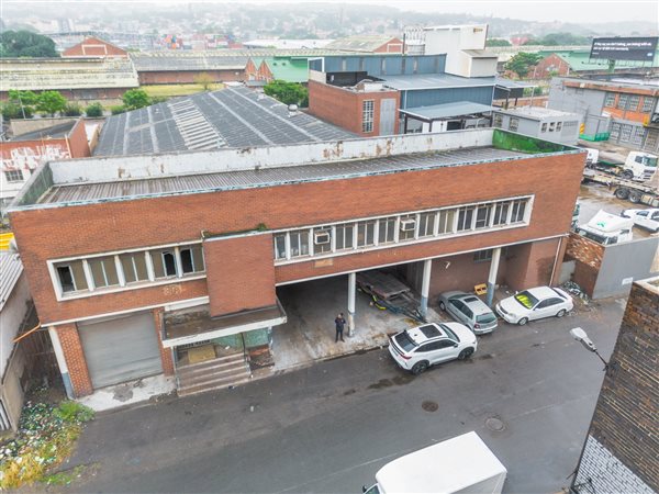 573  m² Industrial space in Jacobs