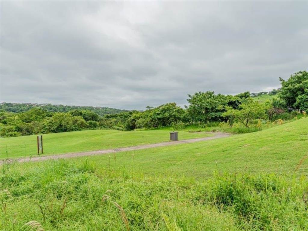 1050 m² Land available in Cotswold Downs Estate photo number 8