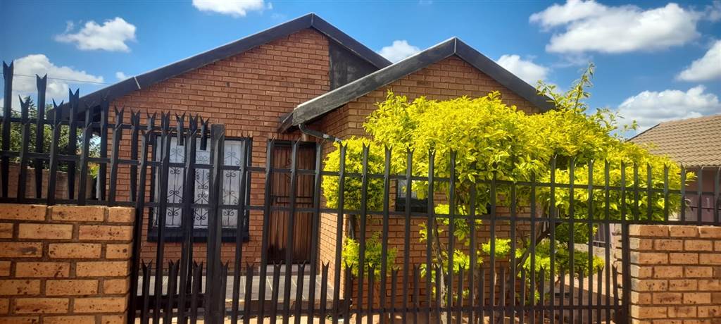 2 Bed House in Soshanguve photo number 1