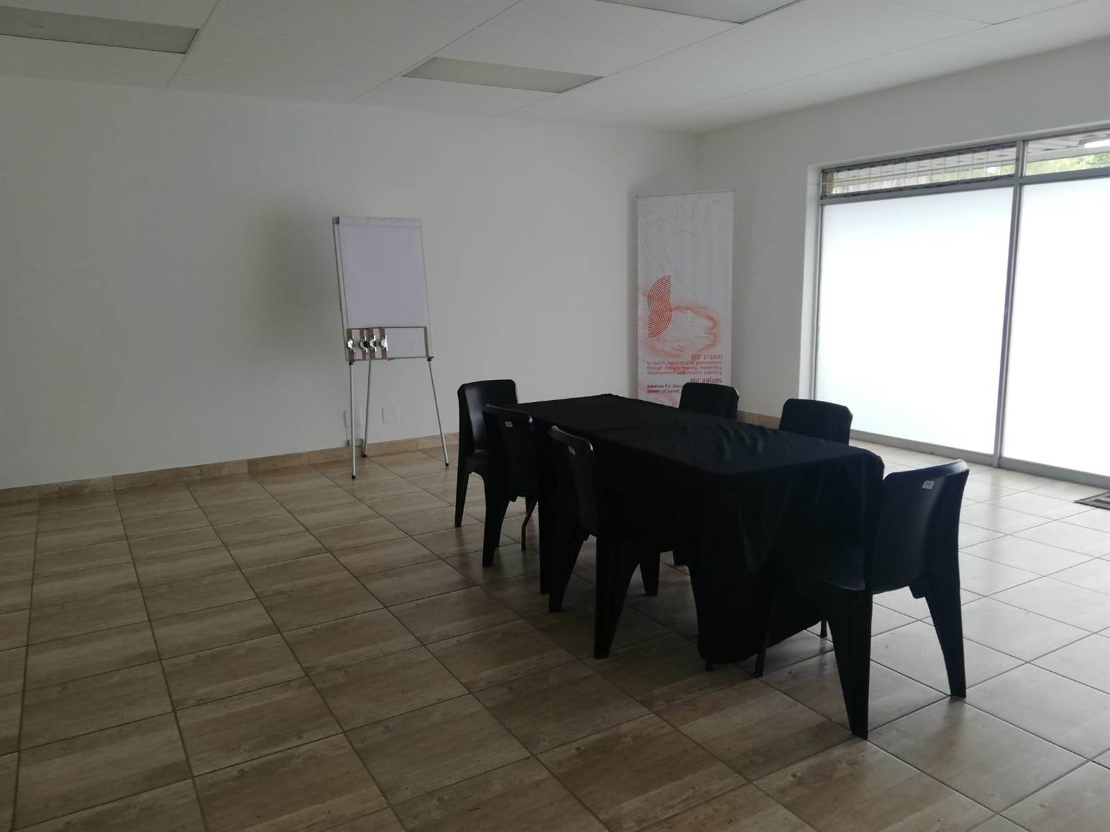 50  m² Office Space in Parow North photo number 2