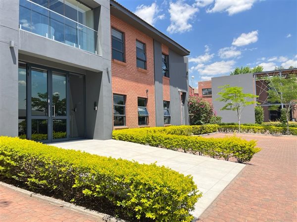 386  m² Commercial space in Fourways