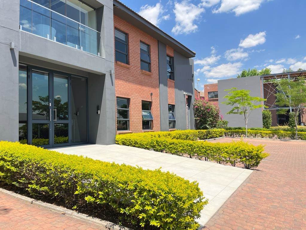 386  m² Commercial space in Fourways photo number 1