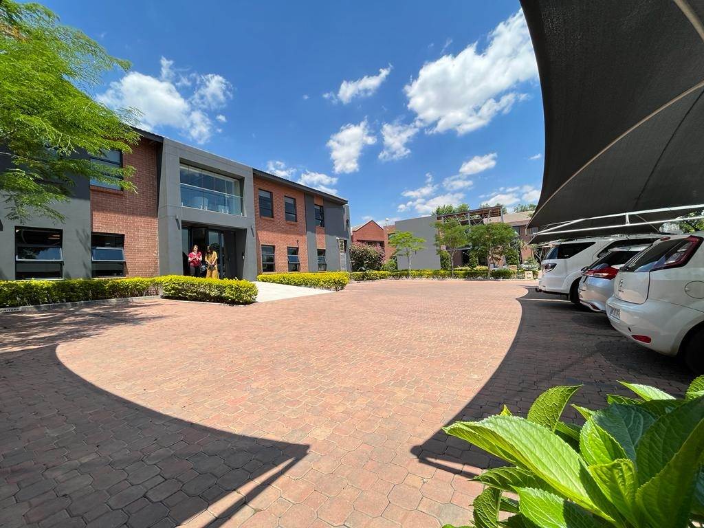386  m² Commercial space in Fourways photo number 3