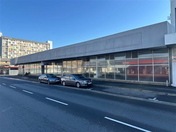 1 200  m² Retail Space