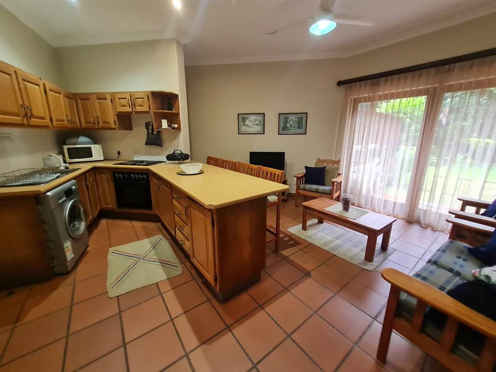 8 Bed House in Umtentweni photo number 21
