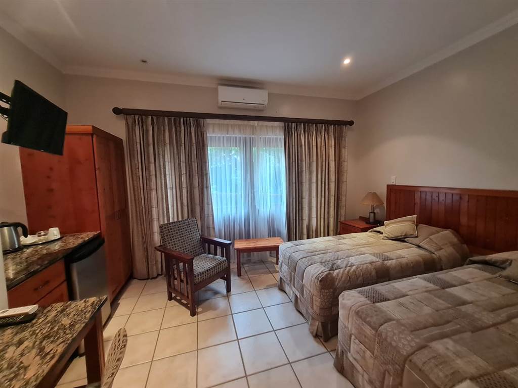 8 Bed House in Umtentweni photo number 17